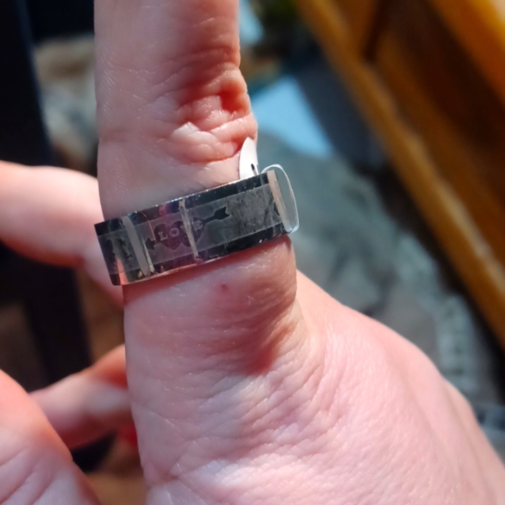 💐NWT Silver ring with love written in hearts.💐